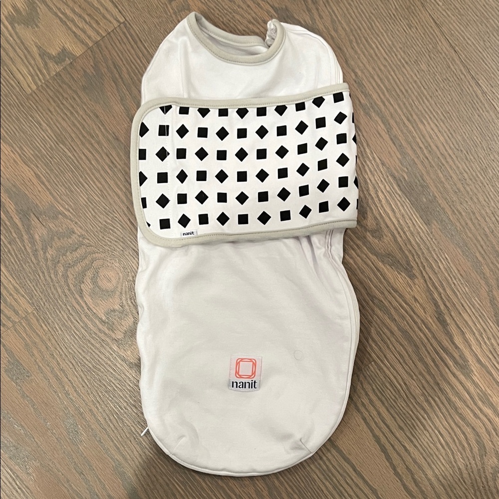 Nanit White Baby Swaddle 0-3 months